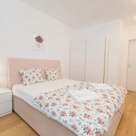 公寓 Promenada Puzi Place 布加勒斯特