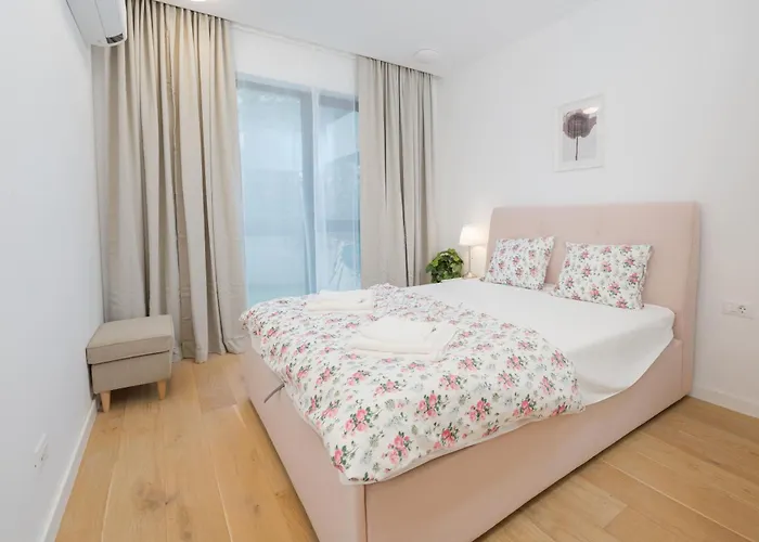 Promenada Puzi Place