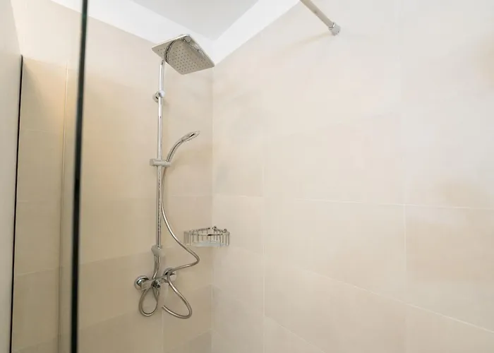 Promenada Puzi Place