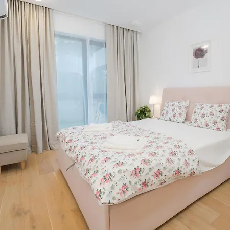 Promenada Puzi Place