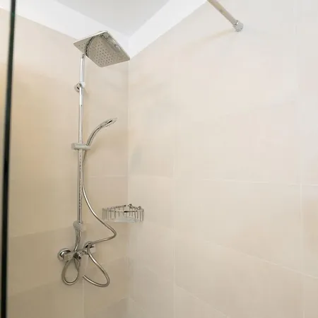 Promenada Puzi Place